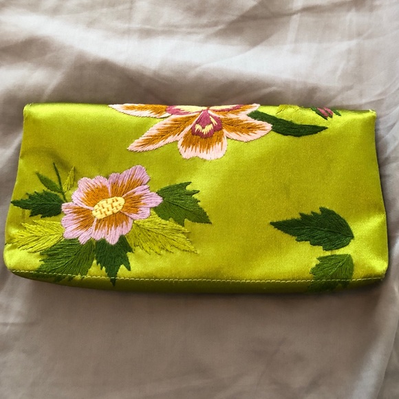 Clutch, lime green with flowers, silk/rayon - Picture 2 of 7
